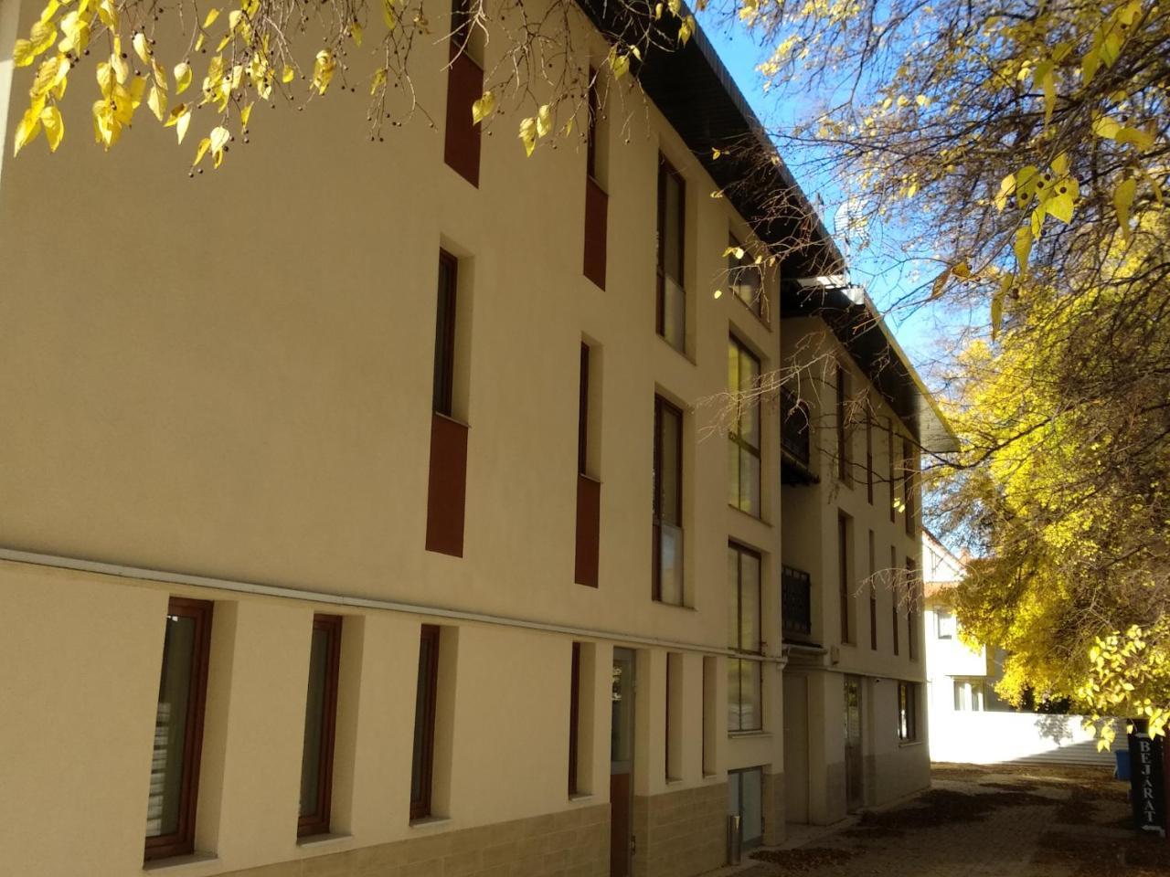 Acopark Vendeghaz Hotel Debrecen Exterior photo